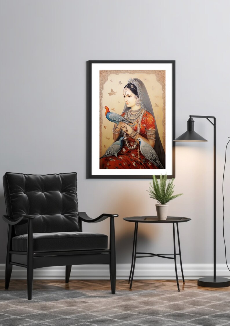 Puede incluir: Una pintura de una mujer con un vestido rojo y dorado con velo, sosteniendo tres p&aacute;jaros. La mujer lleva joyas y tiene una flor en el pelo. El fondo es de color marr&oacute;n claro con un patr&oacute;n floral.