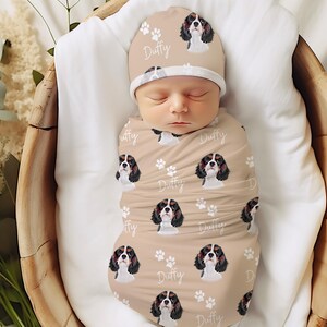 Conjunto de manta envolvente con nombre y retrato de perro personalizado: accesorio fotográfico personalizado para recién nacidos, atuendo para la llegada del bebé a casa, regalo único para bebé