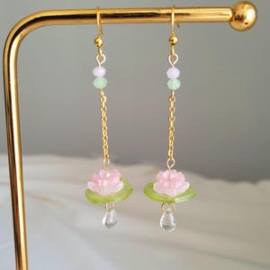 Boucles d'oreilles pendantes fleur de lotus nénuphar | Bijoux en perles de verre