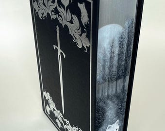 Libro Quicksilver personalizado de Callie Hart. Tapa dura con bordes pintados a mano.