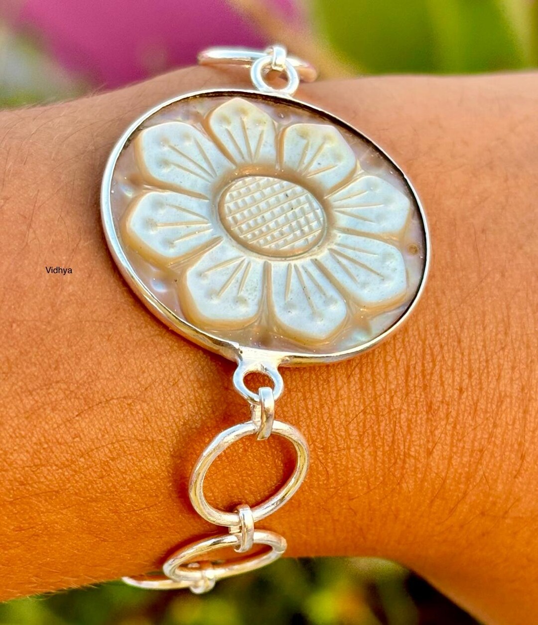 Cheer Stretch Bracelet Mother of Pearl, Silver main image 1