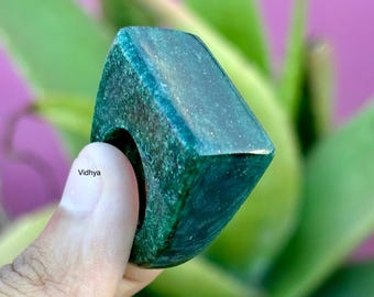 Anillo de aventurina verde hecho a mano: anillo bohemio de plata facetada