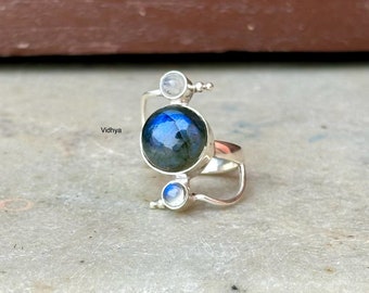 Anillo de piedra lunar natural y labradorita, anillo de dos piedras preciosas azules llamativas, anillo de labradorita de plata esterlina, regalo de dama de honor, regalo para ella