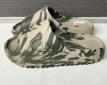 Quiksilver Men's Camouflage Slides Sandals Size 12 US Green Tan Slip-On