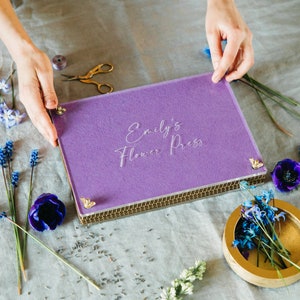 Custom Text A4 Violet Flower Press, Nature Adult Craft Kit, Herbarium DIY Kit, Dried Flower DIY Kit, Anthophile Mother Flower Gift