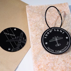 Designer-Gepäckanhänger, personalisiertes graviertes schwarzes Namensschild, benutzerdefinierte Rucksackanhänger, benutzerdefinierter Kofferanhänger, Metall-Golftaschenanhänger, Reisegeschenk