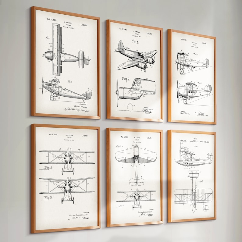 K&ouml;nnte beinhalten: Satz von sechs Schwarzwei&szlig;-Drucken von Vintage-Flugzeugpatenten. Jeder Druck zeigt ein anderes Flugzeugdesign mit dem Text "Fig. 1", "Fig. 2", "Fig. 3", "Fig. 4", "Fig. 5" und "Fig. 6" auf jedem Druck.