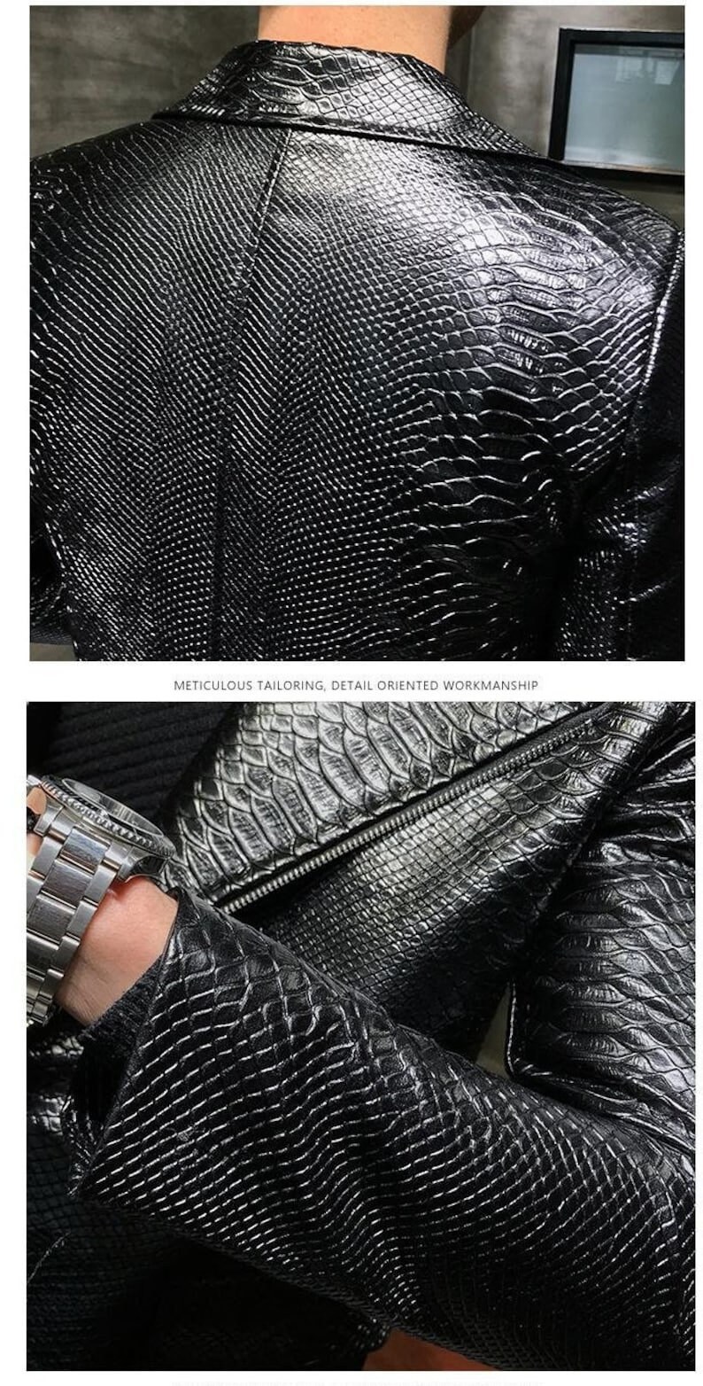 Pu&ograve; includere: Giacca in pelle nera con motivo a trama di rettile. La giacca presenta una chiusura con cerniera e una vestibilit&agrave; sartoriale. L'immagine include anche il testo: "METICULOUS TAILORING, DETAIL ORIENTED WORKMANSHIP."