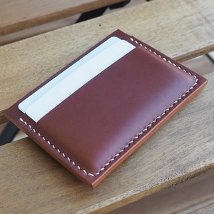Porte-cartes en cuir à tannage végétal - Finition impeccable, couture artisanale et capacité généreuse
