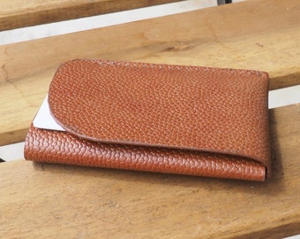 Porte-cartes en cuir grainé fait-main - couleur marron