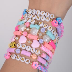 10 Pack Personalisierte Perlen Freundschaftsarmbänder, süße BFF Armbänder, anpassbare Namensarmbänder für Freunde, Geschenk für den besten Freund
