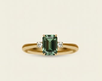 Natural Tsavorite ring, Emerald cut tsavorite ring, 14k Solid Gold ring, Tsavorite garnet ring, green garnet ring, Tsavorite Trilogy Ring
