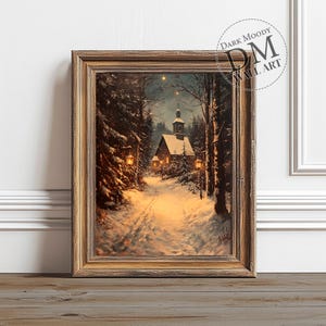 Peut inclure: Impression d'art encadrée d'un paysage hivernal. Un chemin enneigé mène à une église, éclairée par des lanternes et la lueur chaleureuse des fenêtres du bâtiment. L'œuvre est encadrée dans un cadre en bois, avec le texte "DARK MOODY WALL ART".
