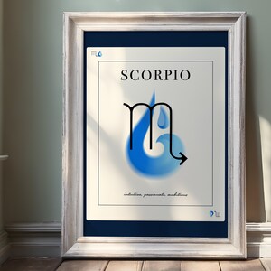 Kunst aan de muur sterrenbeeld Schorpioen | Trendy sterrenbeeld Schorpioen afdrukbaar |  Poster speelkaart astrologie dierenriem | Modern spiritueel decor | Wit en blauw