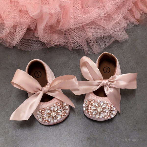 Lujo Blush Pink Baby Girl Shoes, Rhinestones Princess Style Crib Shoes Satin Bow, 1er cumpleaños Outfit Flower Girl Wedding Baby Shower Gift