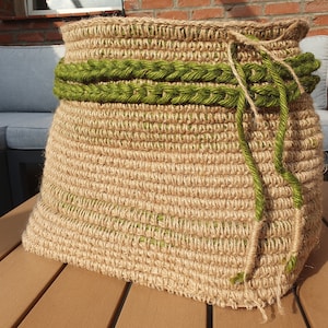 Large knitted basket of jgut with green decor! (Большая вязаная корзина из джгута с зеленым декором!)