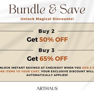 K&ouml;nnte beinhalten: Eine Grafik mit dem Text "Bundle & Save" und "Unlock Magical Discounts!" Die Grafik zeigt zwei Angebote: Kaufen Sie 2, erhalten Sie 50&nbsp;% Rabatt und Kaufen Sie 3, erhalten Sie 65&nbsp;% Rabatt. Der Text "UNLOCK INSTANT SAVINGS AT CHECKOUT WHEN YOU ADD 2 OR MORE ITEMS TO YOUR CART. YOUR EXCLUSIVE DISCOUNT WILL BE AUTOMATICALLY APPLIED!" ist ebenfalls enthalten. Die Grafik befindet sich auf einem beigefarbenen Hintergrund mit schwarzem und braunem Text.