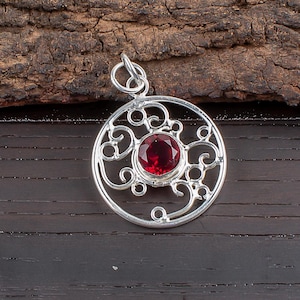 Roter Granat Anhänger, 925 Sterling Silber Anhänger, handgemachter roter Granat Edelstein Anhänger, einzigartiger Design Anhänger, Boho Halskette, Geschenk für Mutter