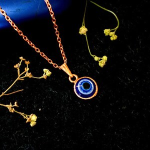 Collar de mamá delicado Evel Eye de Caitlyn Minimalist en cadena de hierro Collar de mamá • Regalo perfecto para mamá y esposa Colgante de Navidad