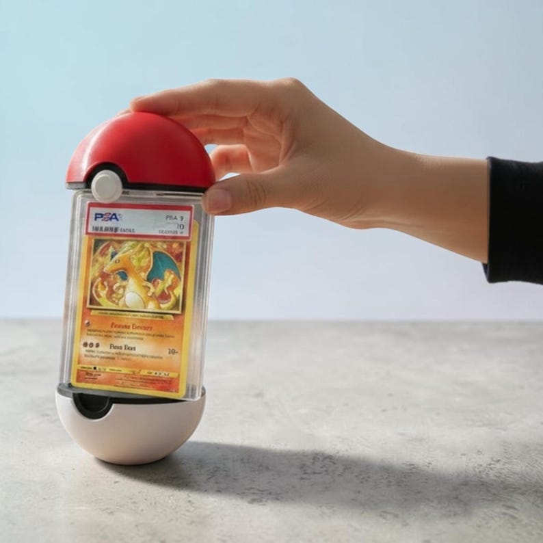 Soporte para tarjetas PSA de Pokébola, estuche para tarjetas Pokémon calificadas, expositor de tarjetas coleccionables, soporte para tarjetas PSA, decoración de escritorio Pokémon imagen 4