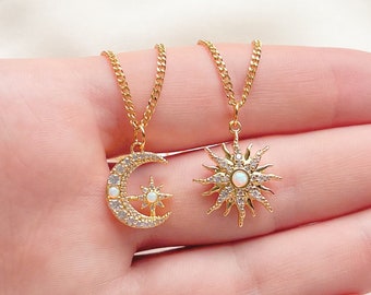 Zon en maan opaal kettingen | Bijpassende ketting, hemelse dierenriemketting, kettingparen, zonhanger, maanhanger, gouden opaalketting