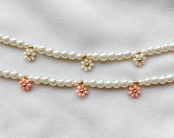 Ras de cou à fleurs et perles marguerites | Collier ras du cou pour femme, Collier de perles, Collier marguerite et fleurs, Ras-de-cou fleur avec perles, Collier printanier