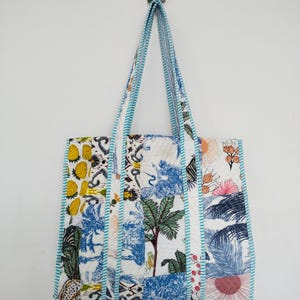 Bolso acolchado de algodón hecho a mano: bolso de hombro bohemio para mujer, con patrón patchwork.