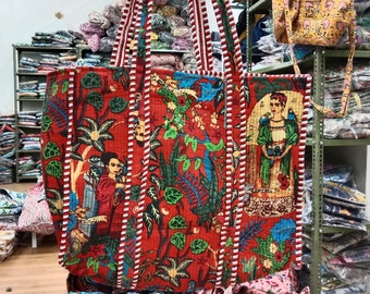 Gesteppte Einkaufstasche aus Baumwolle: Indische handgefertigte Frauen-Schulter-Einkaufstasche, roter Frida-Druck