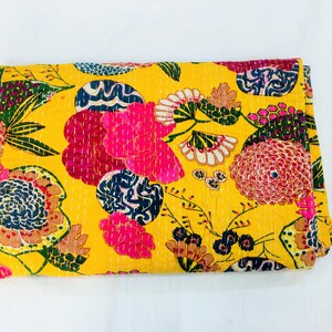 Couette kantha floral orange : couvre-lit en coton fait main, drap doux et confortable Yellow