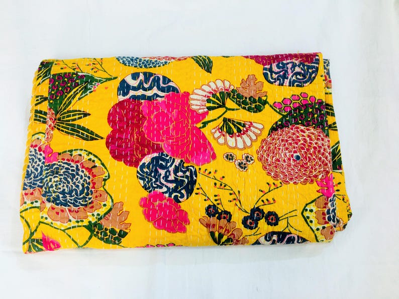 Couette kantha floral orange : couvre-lit en coton fait main, drap doux et confortable Yellow