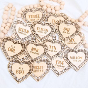 Disques des jalons mensuels en forme de cœur | Accessoires de photos de bébé bohème | Marqueur d'étape en rotin bébé | Cadeau unique pour bébé | Cartes d'étape