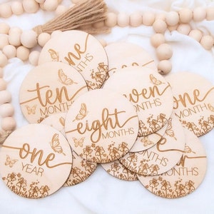 Disques d'étapes mensuelles Fleurs sauvages d'été | Accessoires de photos de bébé bohème | Marqueur d'étape en rotin | Cadeau unique pour bébé | Cartes d'étape | Pour bébé