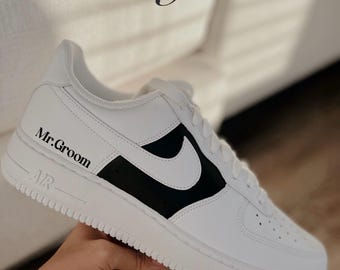 Scarpe da sposa Nike Air Force 1 personalizzate per lo sposo, dipinte a mano