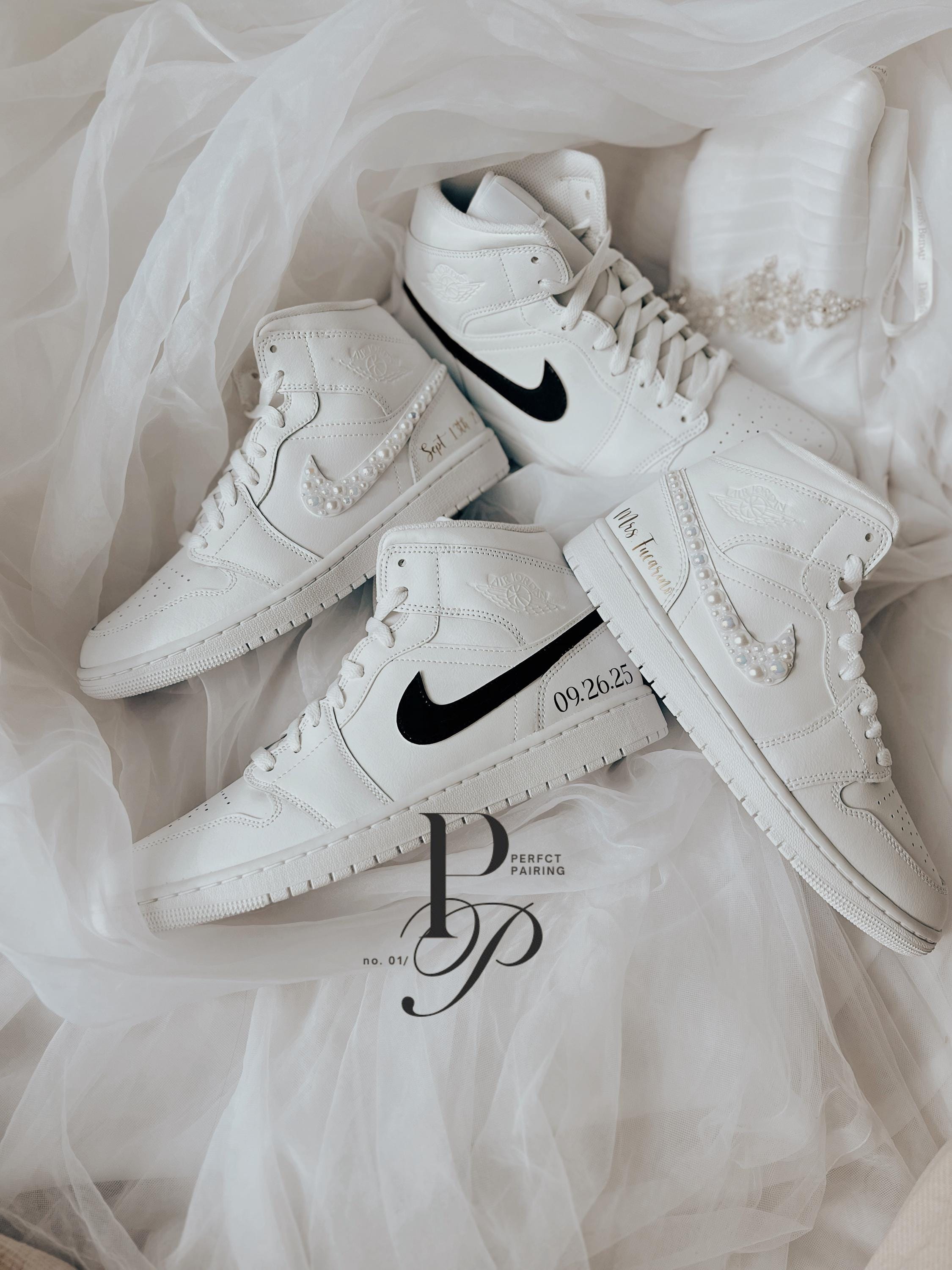 couple nike slippers