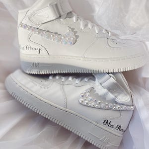 Zapatillas de novia personalizadas con perlas: Air Force Mids personalizadas para boda imagen 7