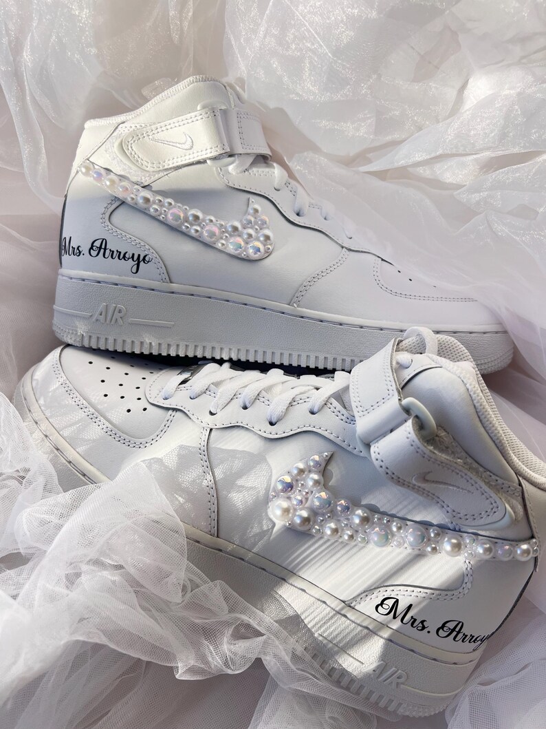 Zapatillas de novia personalizadas con perlas: Air Force Mids personalizadas para boda imagen 10