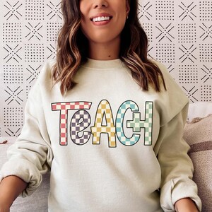 Teach Sweatshirt, süßes Lehrer Sweatshirt, Lehrer Wertschätzung Geschenk, zurück in der Schule, Elementarlehrer Shirt, Lehrer Pullover