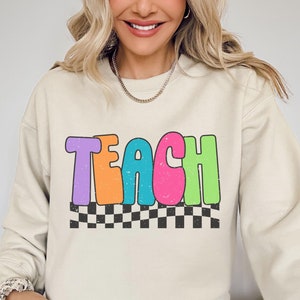 Teach Sweatshirt, süßes Lehrer Sweatshirt, Lehrer Wertschätzung Geschenk, zurück in der Schule, Elementarlehrer Shirt, Lehrer Pullover