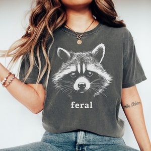 Comfort Colors® Feeling Feral Shirt, Retro Mom Clothes, Mom&#39;s Birthday T-Shirt, New Mom & Pregnancy Outfit, New Mom Gift, Feral Raccoon