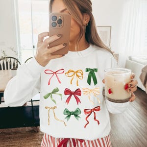 Sudadera con lazo coqueto, linda sudadera con lazo rojo de Papá Noel, suéter con lazos navideños, regalo de Navidad, regalo para mujer