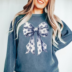 Comfort Colors® Toile De Jouy Coquette Bow Sweatshirt, Blue Ribbon Shirt, Blue Coquette Shirt, Girly Aesthetic Shirt