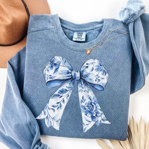 Comfort Colors® Toile De Jouy Coquette Bow Sweatshirt, Blue Ribbon Shirt, Blue Coquette Shirt, Girly Aesthetic Shirt