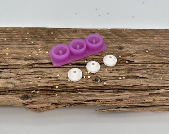 Silicone mold holder for balloon light molds from Tommy's Molds | Casting mold