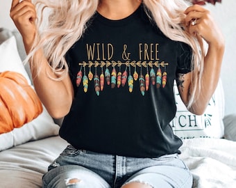 Feather Shirt, Boho Bird Feather Tshirt, Bird Lovers Tshirt, Bird Feather Tee, Feather Bouquet Tee, Women Feather Shirt, Wild & Free Shirt