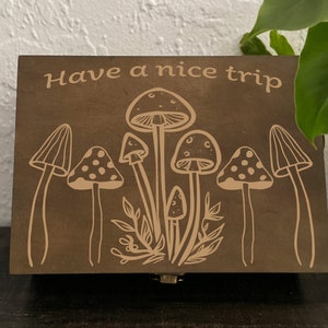 Mushroom box, stash box, Keepsake box, Custom wood box, Psychedelic Gift, Custom Mushroom Box, Gifts for stoners, Stoner Gift Box, Trippy