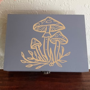 Mushroom box, stash box, Keepsake box, Custom wood box, Psychedelic Gift, Custom Mushroom Box, Gifts for stoners, Stoner Gift Box, Trippy