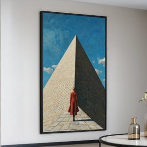 Passeggiata nella piramide surreale, tela con donna in cappotto rosso, arte murale astratta moderna, tela con architettura geometrica, decorazione per la casa con cielo blu