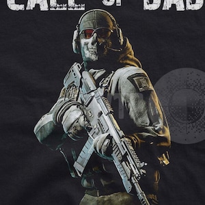 Call of Dad Army Hero Black Secret Ops Día del padre Imagen Papá Parenting camisa divertida Día del padre Gamer Papá camisa Descargar archivo Prendas oscuras