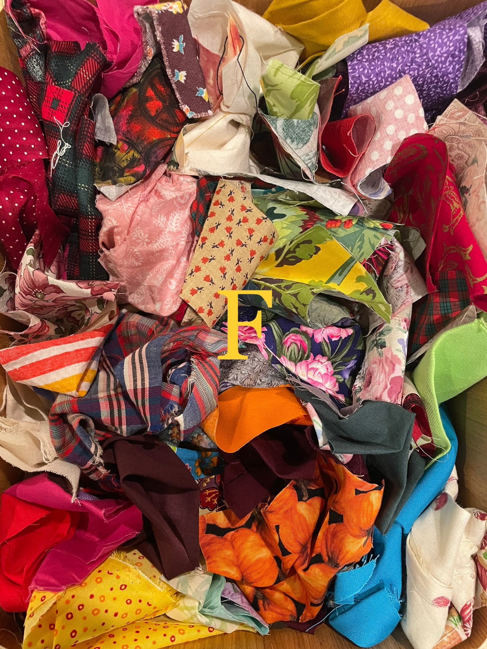 Choose a QUILTER'S 100 Cotton Fabric Scrap Bag 15.6oz. Mix of Size