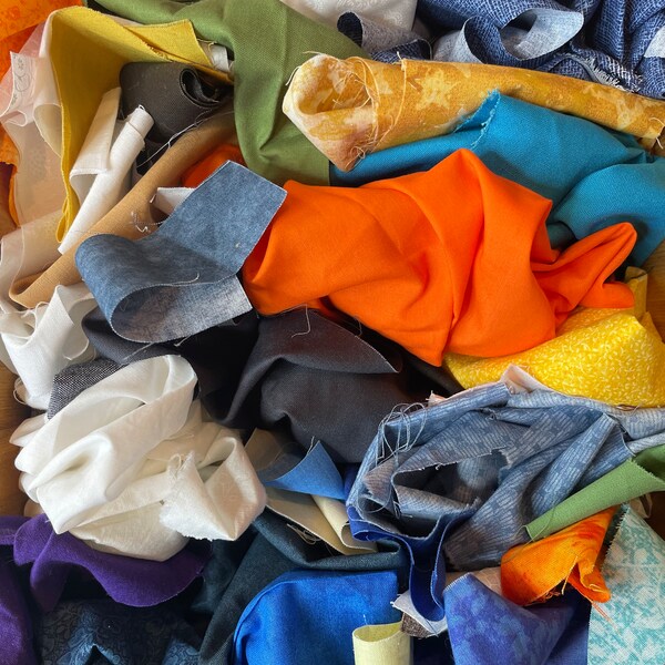 Choose a QUILTER'S 100% cotton fabric scrap bag *15.6oz*. Mix of sizes and SOLID colors. Discount code 2+ bags like 2 bags for 9.50ea